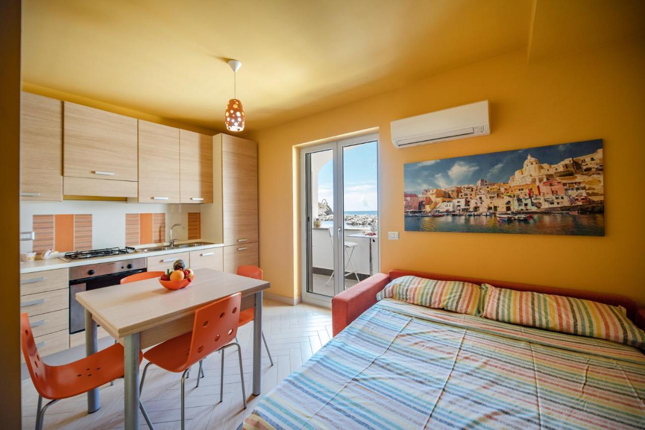 Casa Cinzia In Marina Di Corricella Villa Procida Kültér fotó
