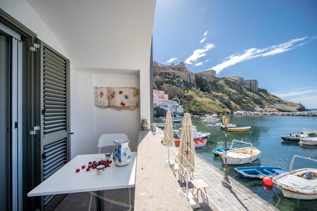 Casa Cinzia In Marina Di Corricella Villa Procida Kültér fotó