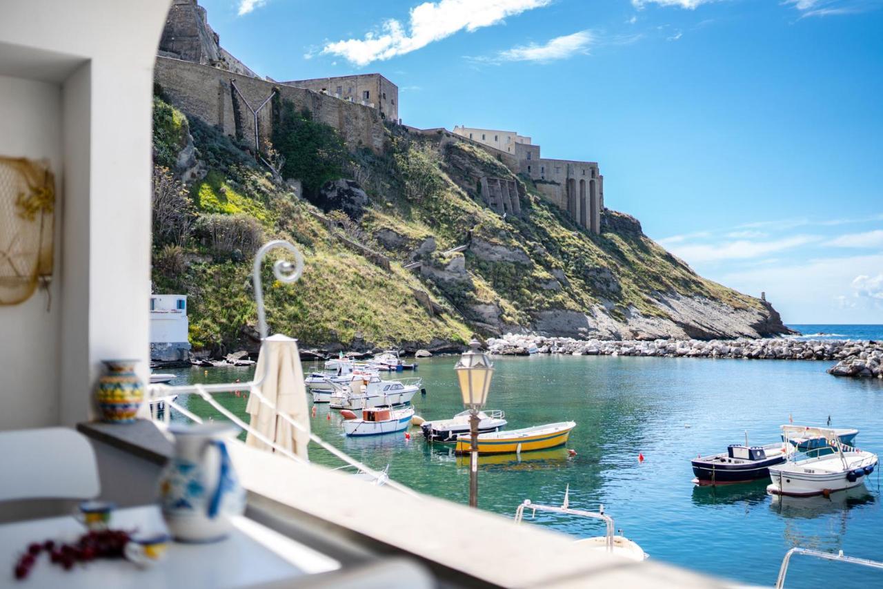 Casa Cinzia In Marina Di Corricella Villa Procida Kültér fotó